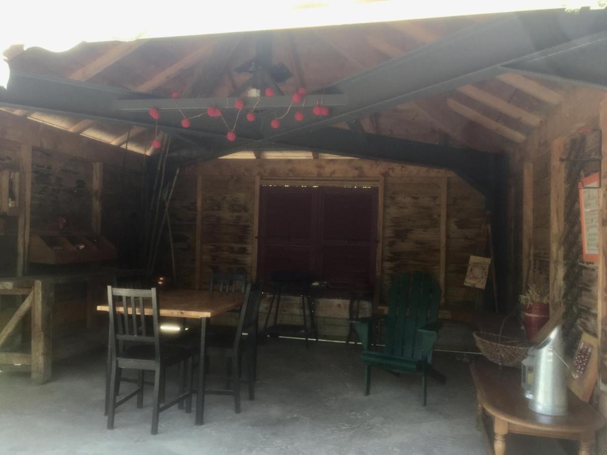 La Roulotte au Paradis Arc-et-Senans Exterior foto